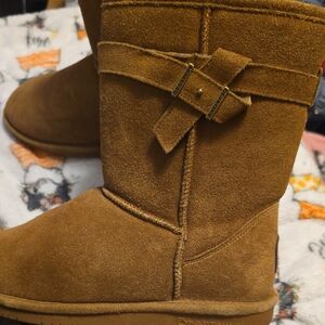 BearPaw Fuzzy boots